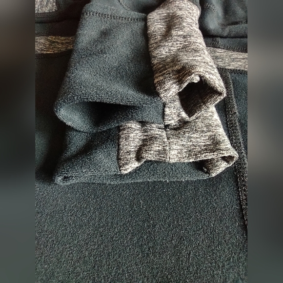 Lululemon Run: Distance Pullover Long Sleeve In Black/Heathered Black Size 4 - Picture 3 of 9